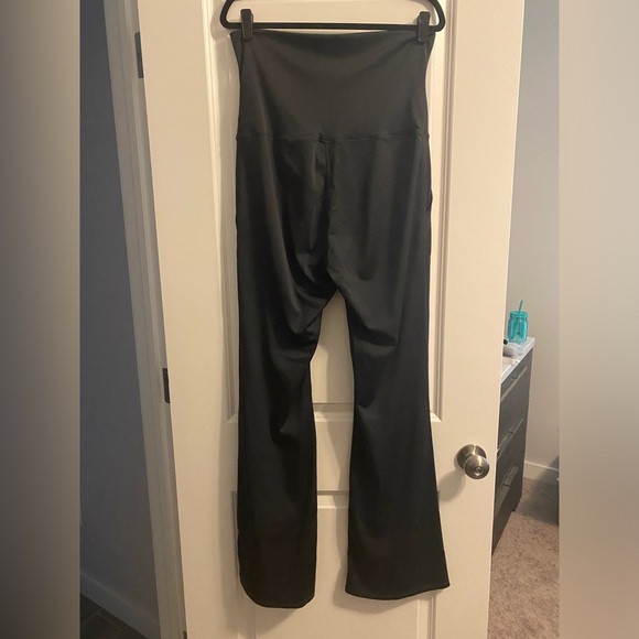 Halara dark grey leggings with pockets- extra high waisted - Picture 3 of 5